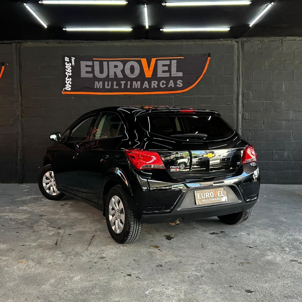 Chevrolet Onix Hatch lt 1.0 8v flexpower 5p mec.    2019