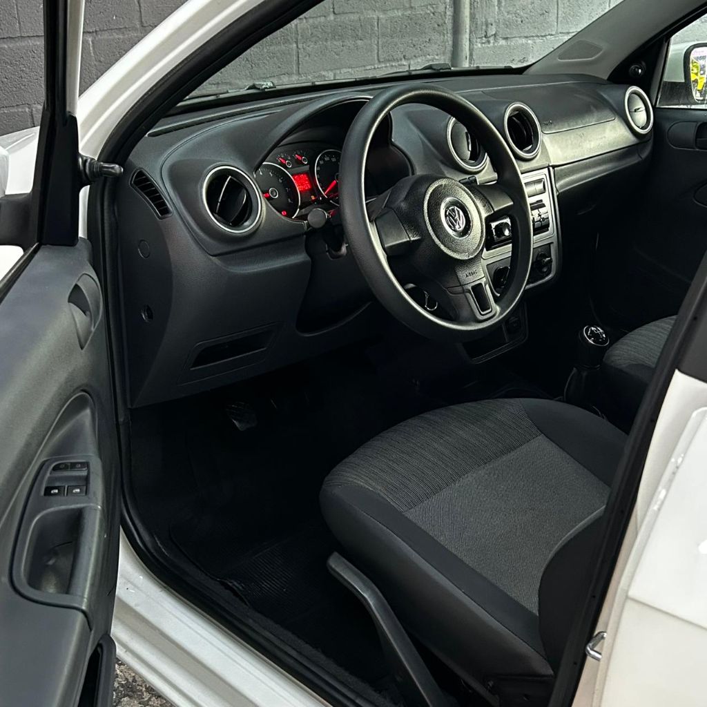 Volkswagen Voyage 1.0/1.0 city mi total flex 8v 4p    2014