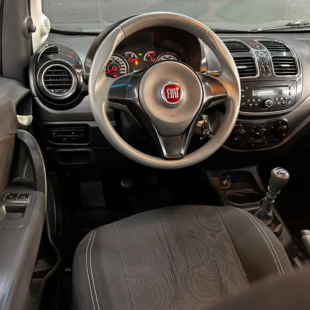 Fiat Grand Siena Siena attrac. 1.4 evo f.flex 8v    2013