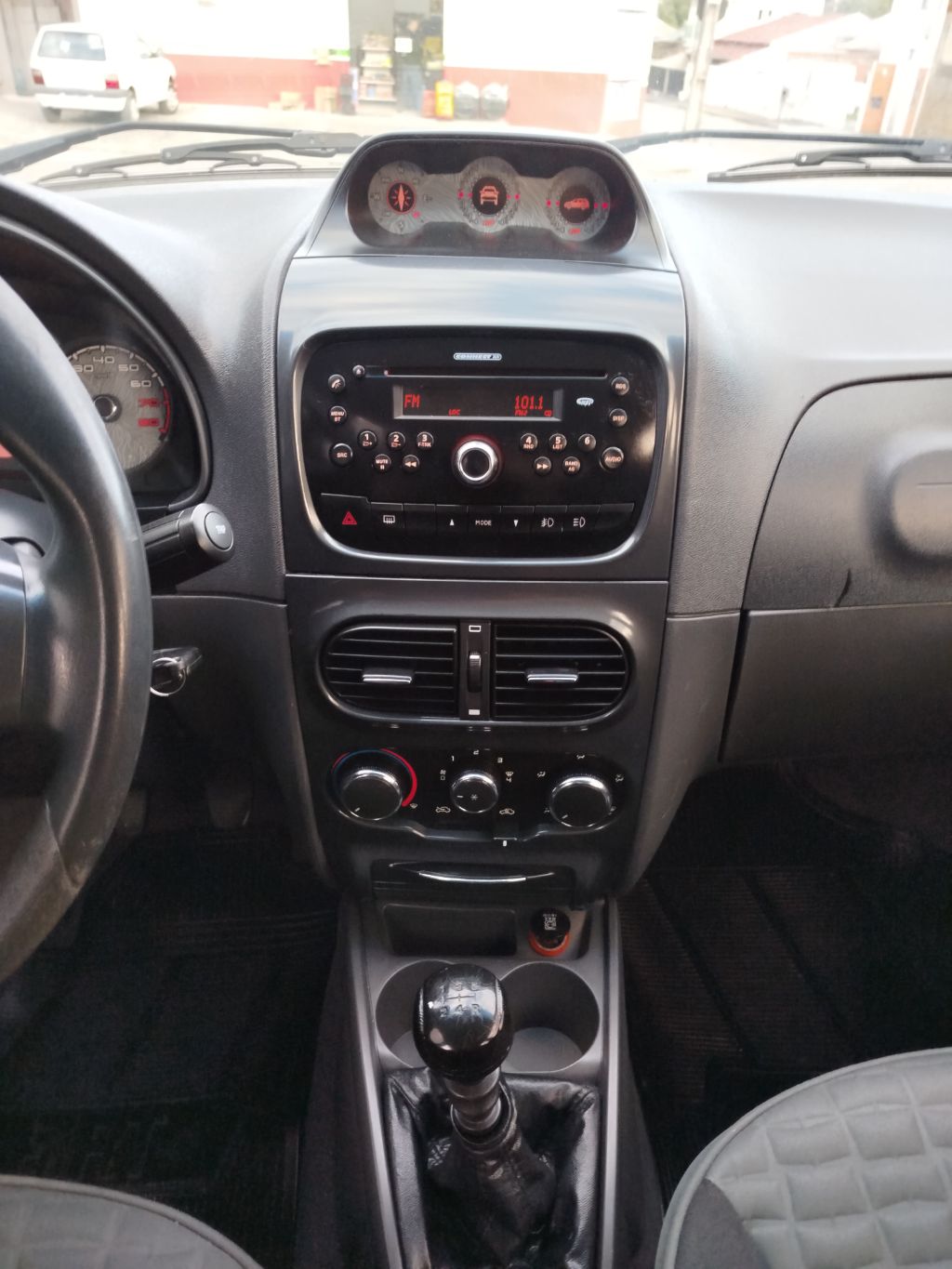 Fiat Palio Weekend adventure locker 1.8 flex    2014