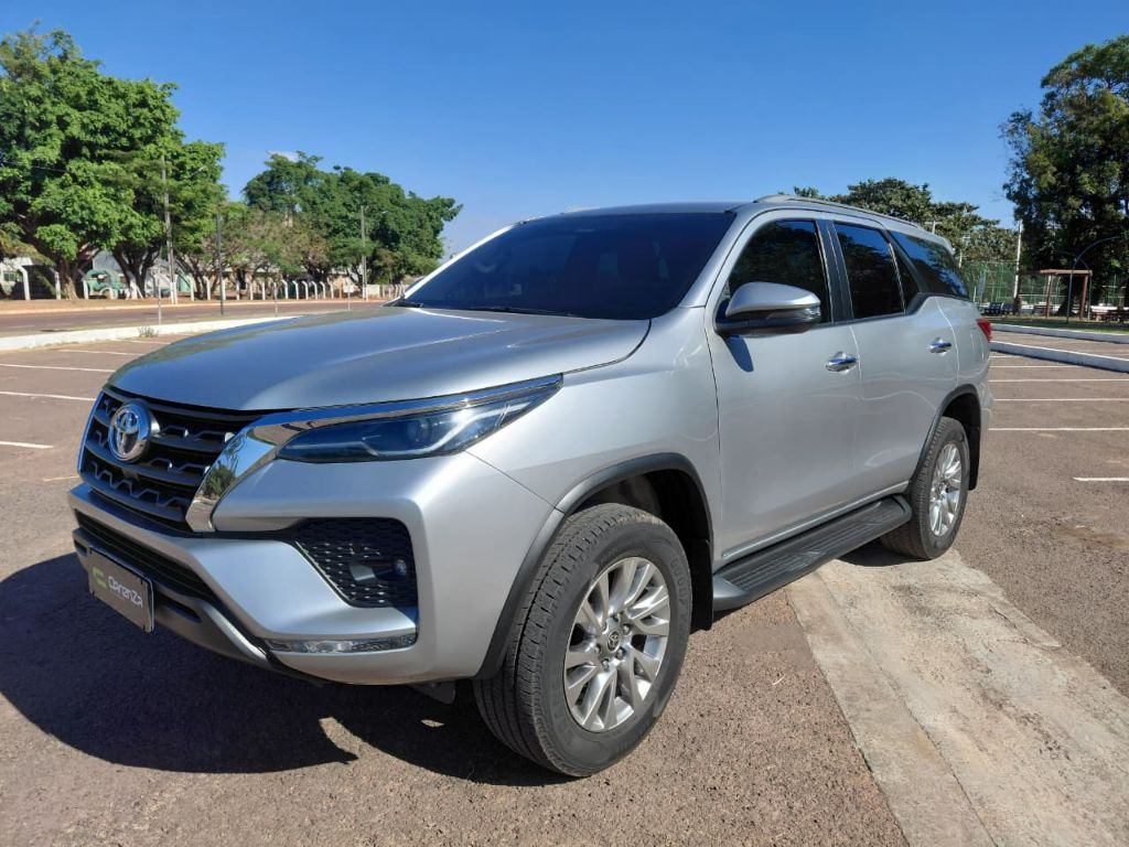 Hilux SW4 SRV 4x2 2.7 Flex 16V Aut. — foto 1
