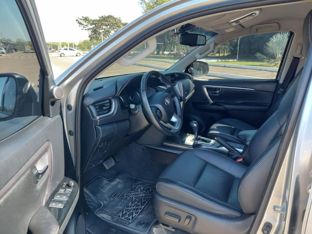 Hilux SW4 SRV 4x2 2.7 Flex 16V Aut. — foto 2