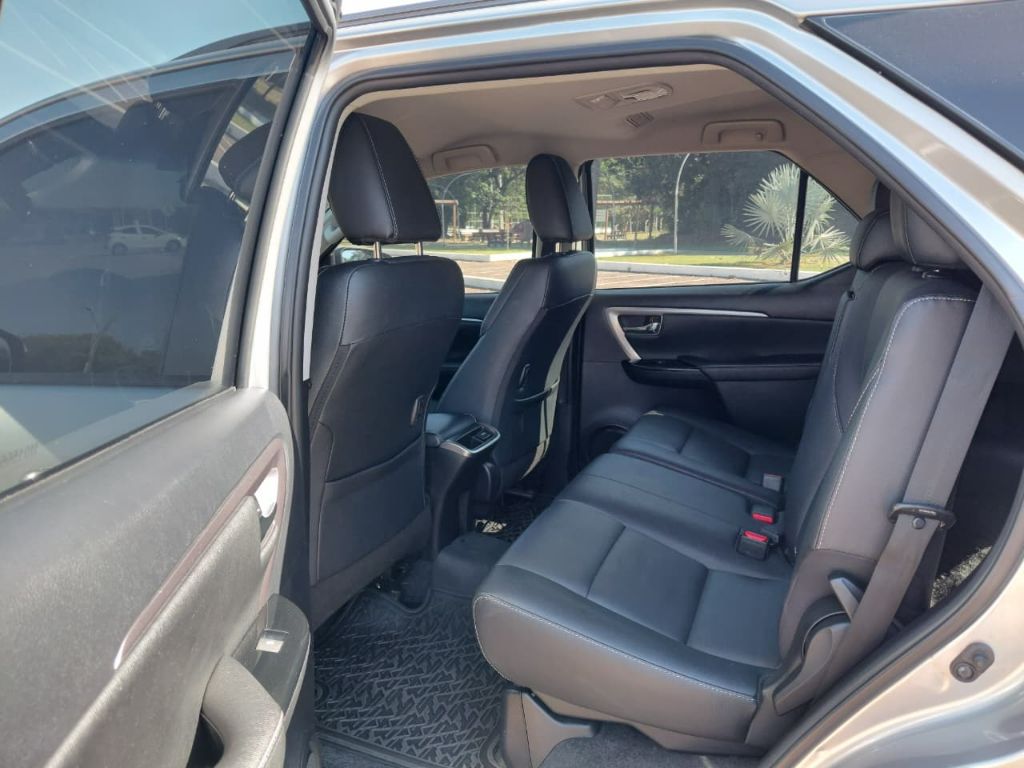 Hilux SW4 SRV 4x2 2.7 Flex 16V Aut. — foto 4