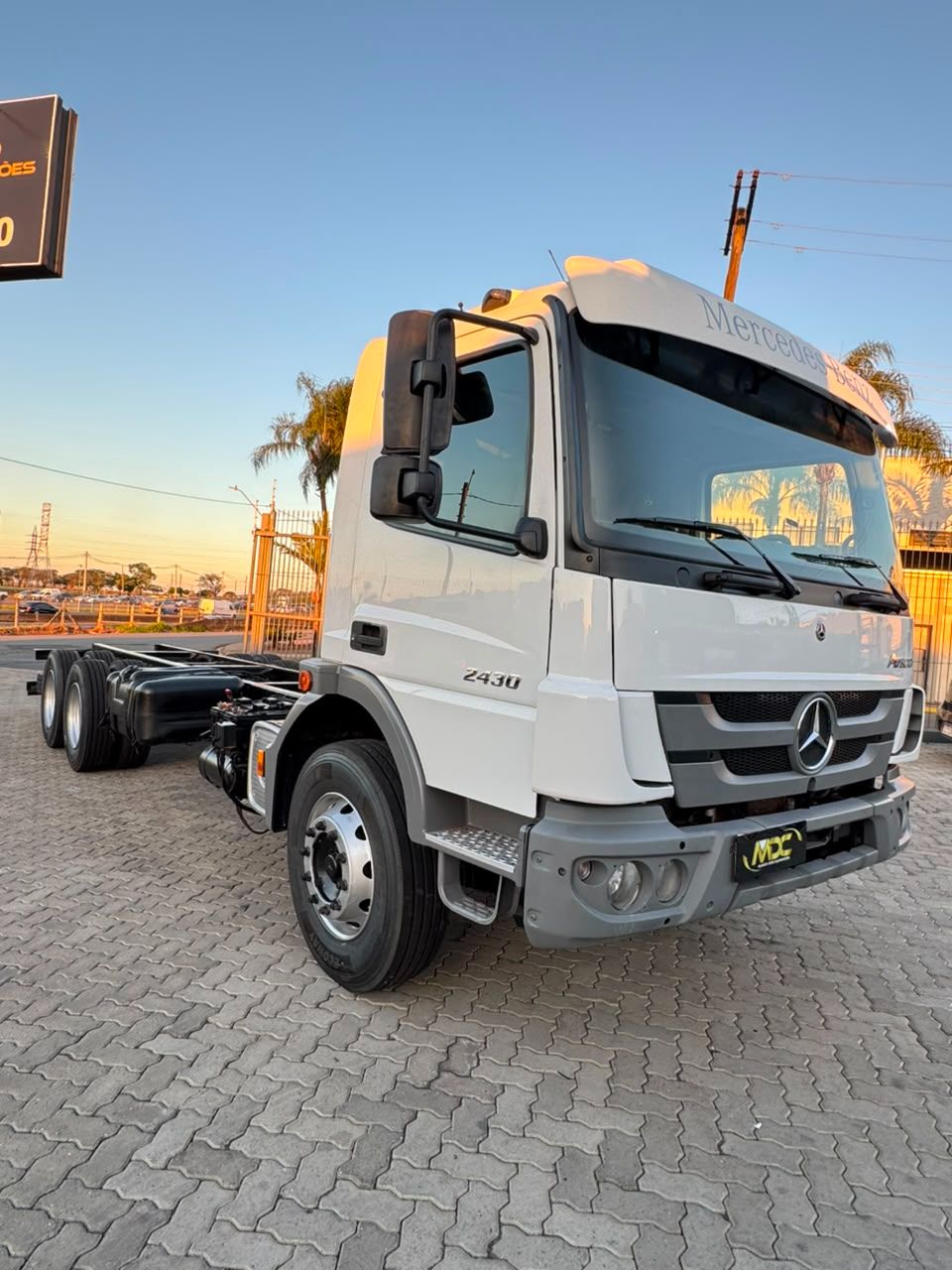Atego 2430 6x2 2p (diesel)(E5) — foto 1