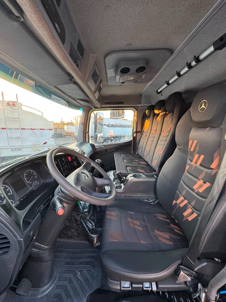 Atego 2430 6x2 2p (diesel)(E5) — foto 4