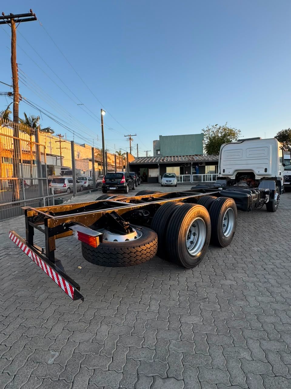 Atego 2430 6x2 2p (diesel)(E5) — foto 3