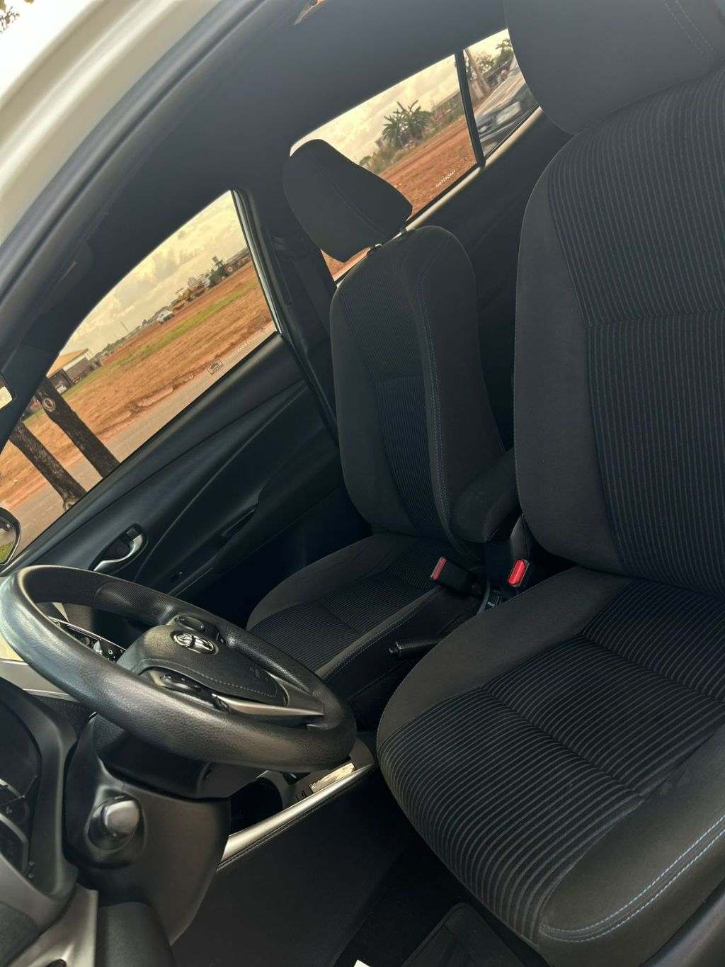 YARIS XL Plus Con. 1.5 Flex 16V 5p Aut. — foto 4