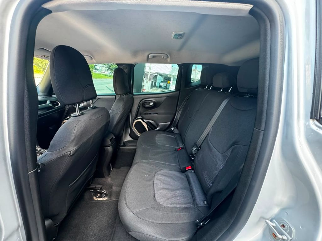 Renegade Sport 1.8 4x2 Flex 16V Aut. — foto 10