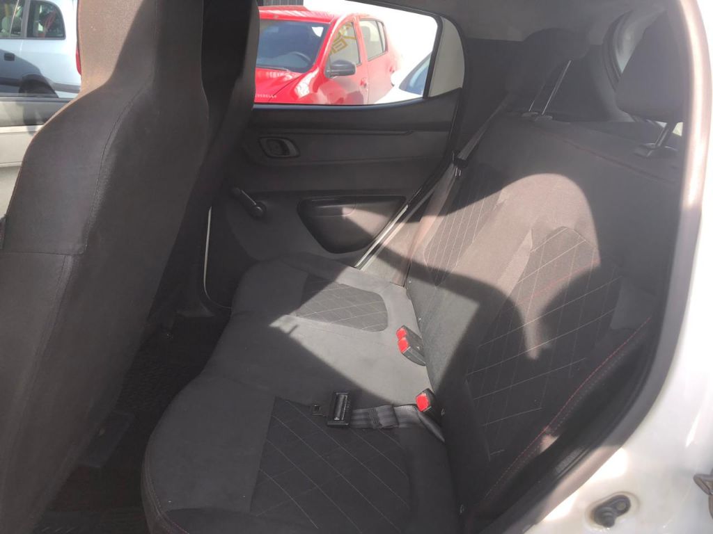 KWID Zen 1.0 Flex 12V 5p Mec. — foto 11
