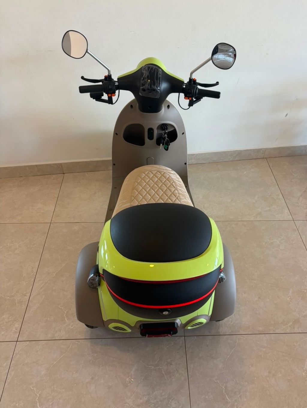 Triciclo UFO-MX3 Auto propelido elétrico com motor 1000WATTS  — foto 5