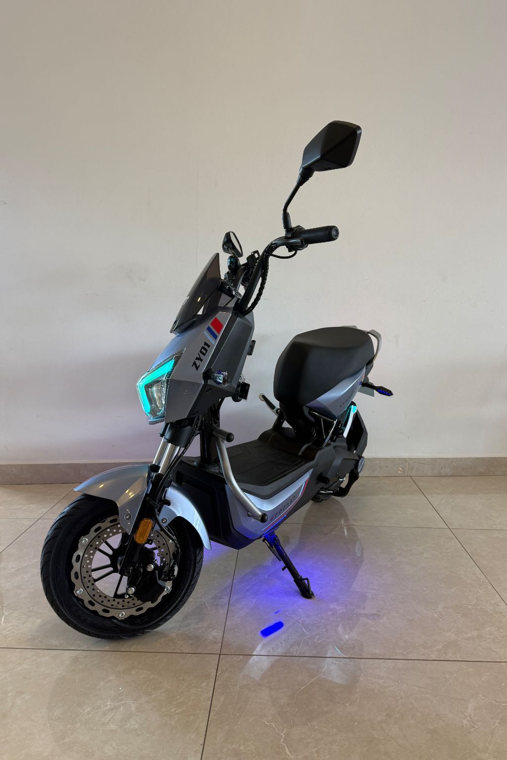 ZY01 / AUTOPROPELIDO ELÉTRICO EQUIPADO COM MOTOR ELÉTRICO DE 1000W, VELOCIDADE MAX.32KM. — foto 1