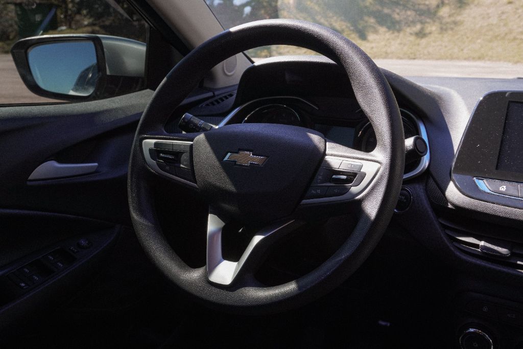 ONIX SEDAN Plus LTZ 1.0 12V TB Flex Mec. — foto 8