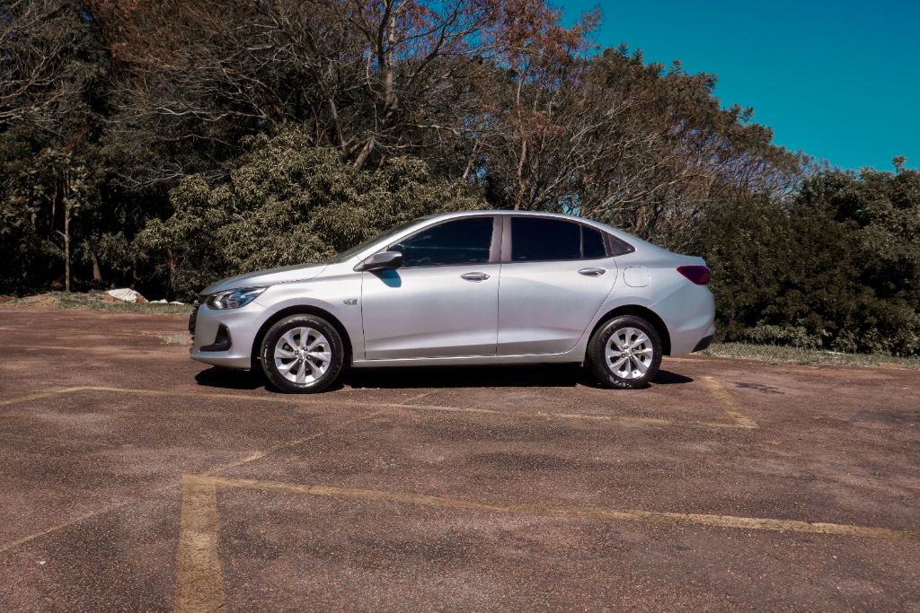 ONIX SEDAN Plus LTZ 1.0 12V TB Flex Mec. — foto 3