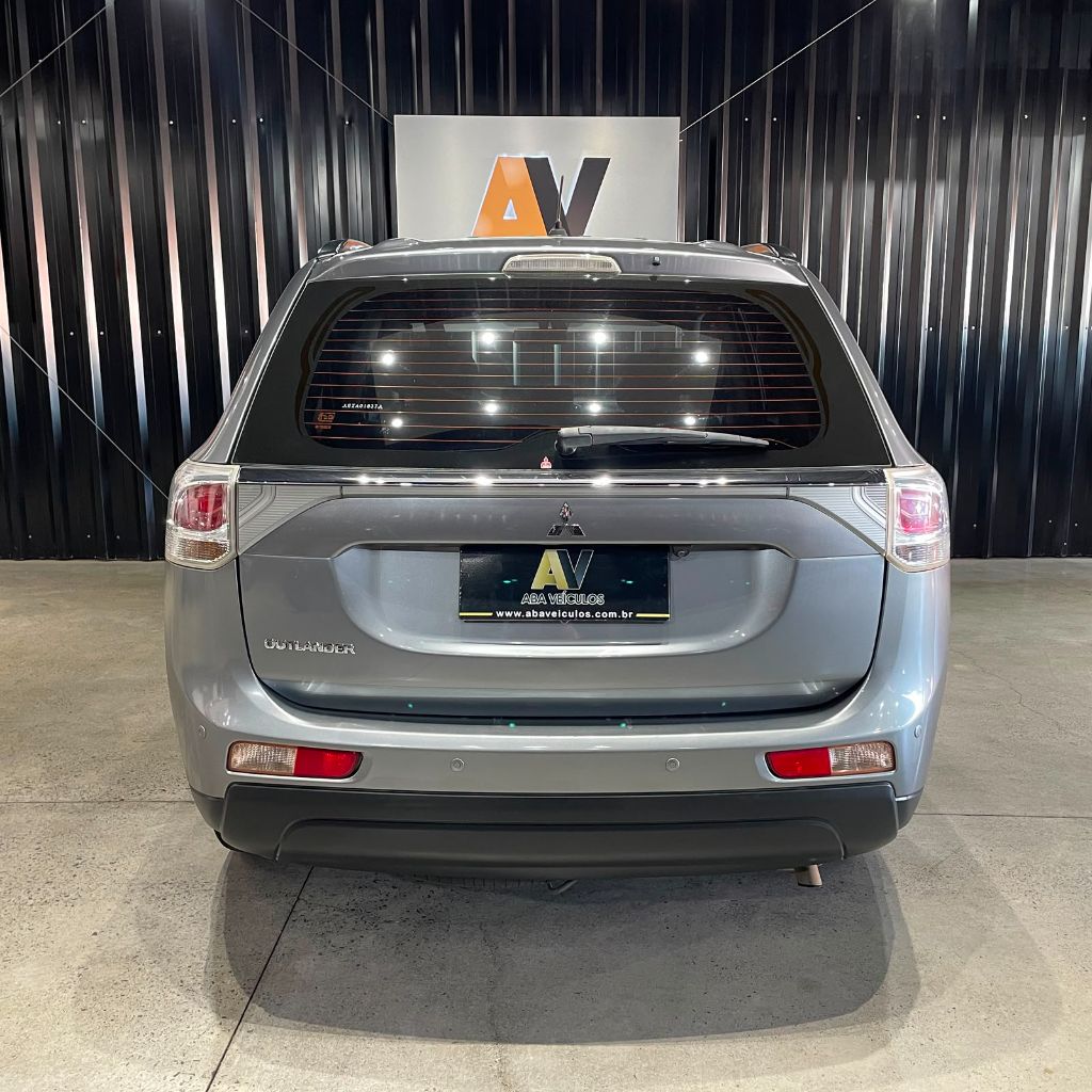 OUTLANDER 2.0 16V 160cv Aut. — foto 4