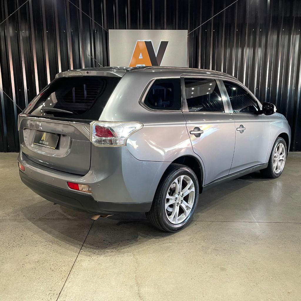 OUTLANDER 2.0 16V 160cv Aut. — foto 7