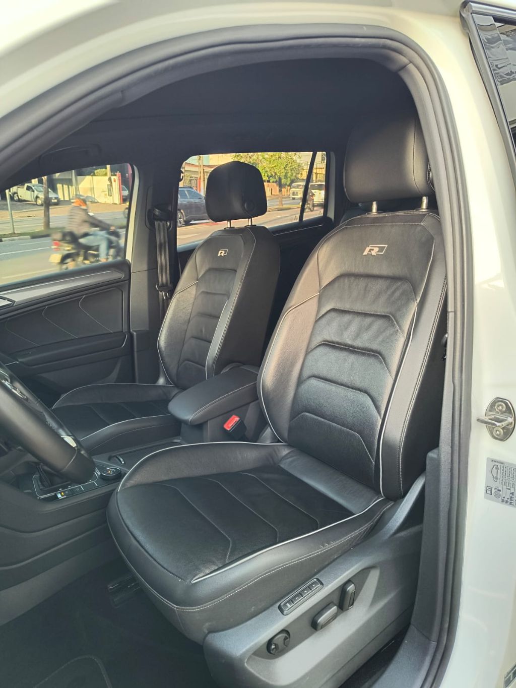 TIGUAN Allspac R-Line 350 TSI 2.0 4x4 — foto 6