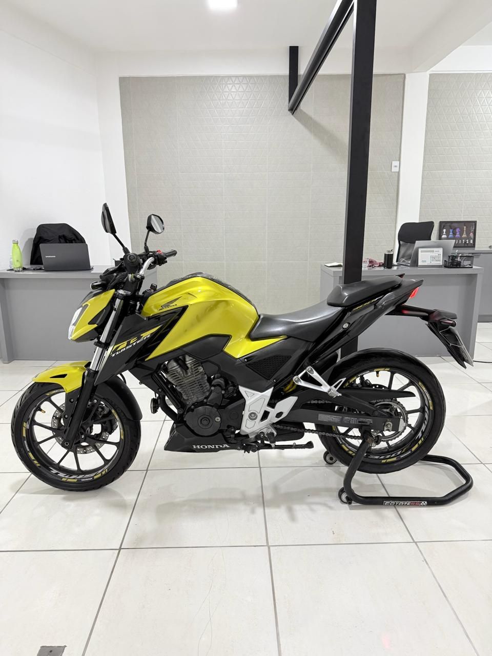CB 300F Twister Flex — foto 2