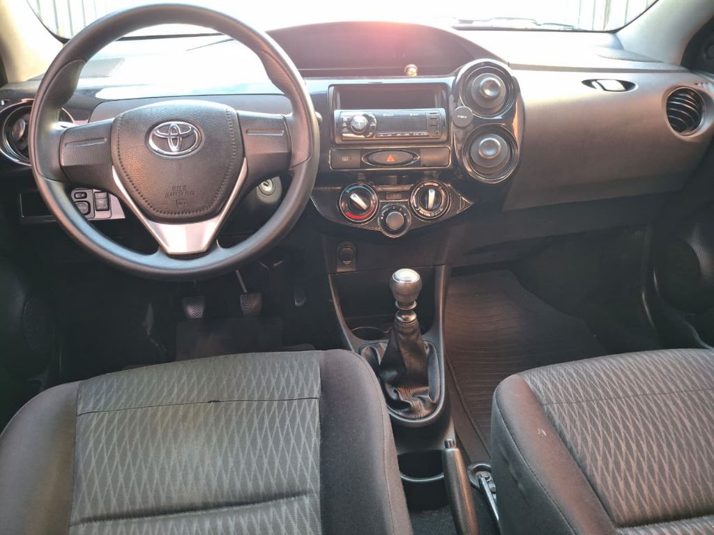 ETIOS X Sedan 1.5 flex manual — foto 7