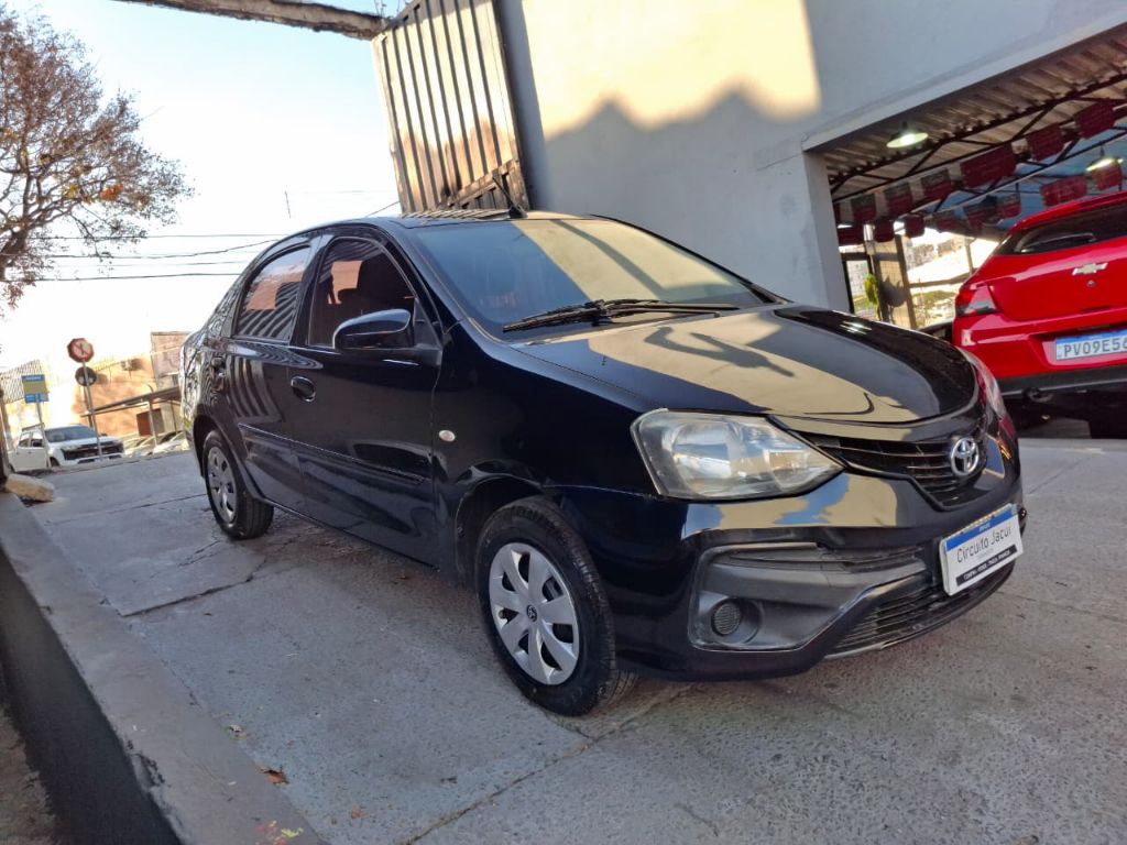 ETIOS X Sedan 1.5 flex manual — foto 3
