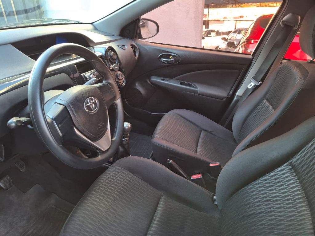 ETIOS X Sedan 1.5 flex manual — foto 8