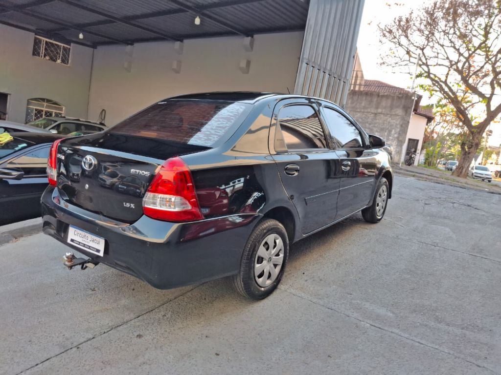 ETIOS X Sedan 1.5 flex manual — foto 6