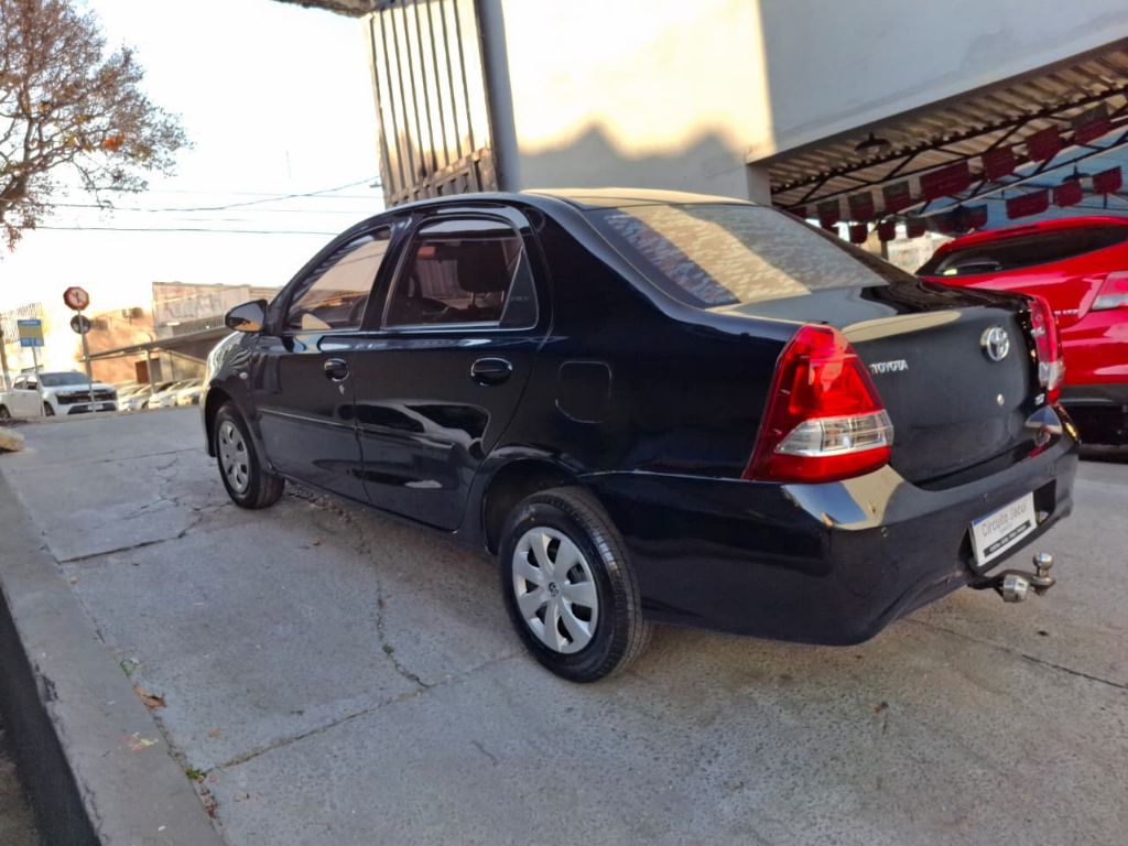 ETIOS X Sedan 1.5 flex manual — foto 4