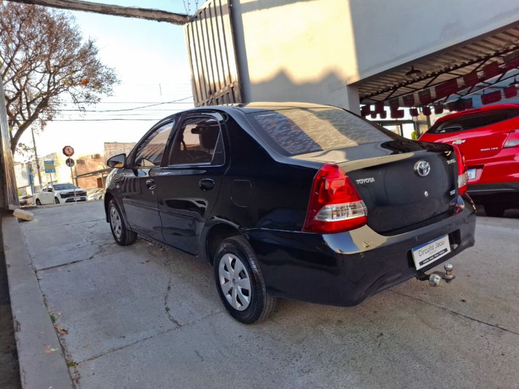 ETIOS X Sedan 1.5 flex manual — foto 12