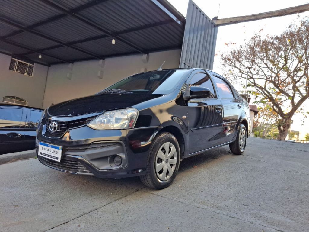 ETIOS X Sedan 1.5 flex manual — foto 1