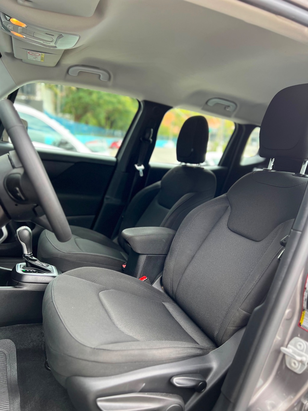 Renegade Sport 1.8 4x2 Flex 16V Aut. — foto 12