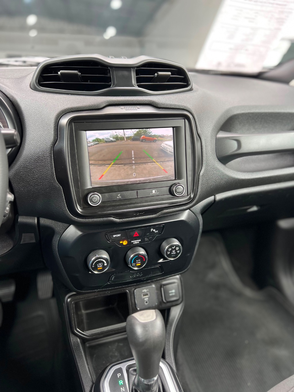 Renegade Sport 1.8 4x2 Flex 16V Aut. — foto 18