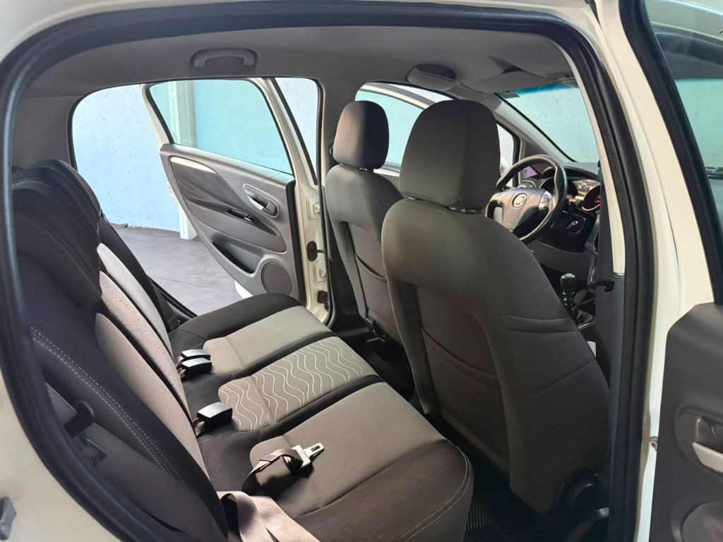 Punto ESSENCE 1.6 Flex 16V 5p — foto 13