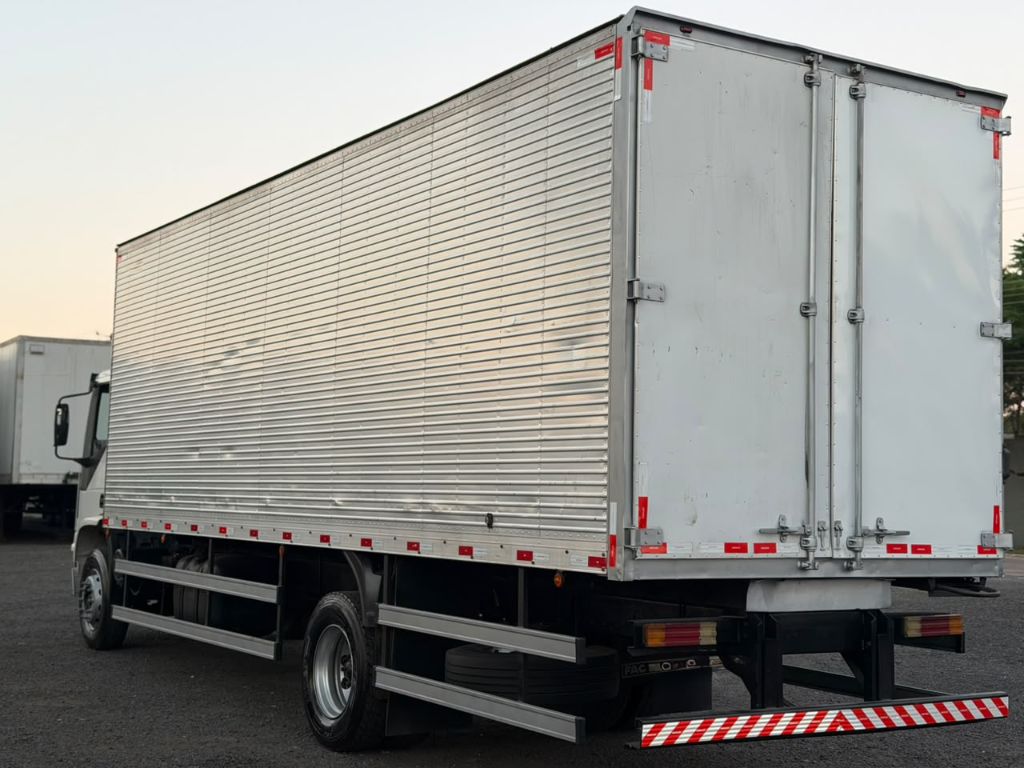 EUROCARGO 170-E22 3-Eixos 2p (diesel) — foto 3