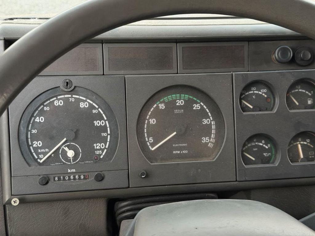 EUROCARGO 170-E22 3-Eixos 2p (diesel) — foto 7