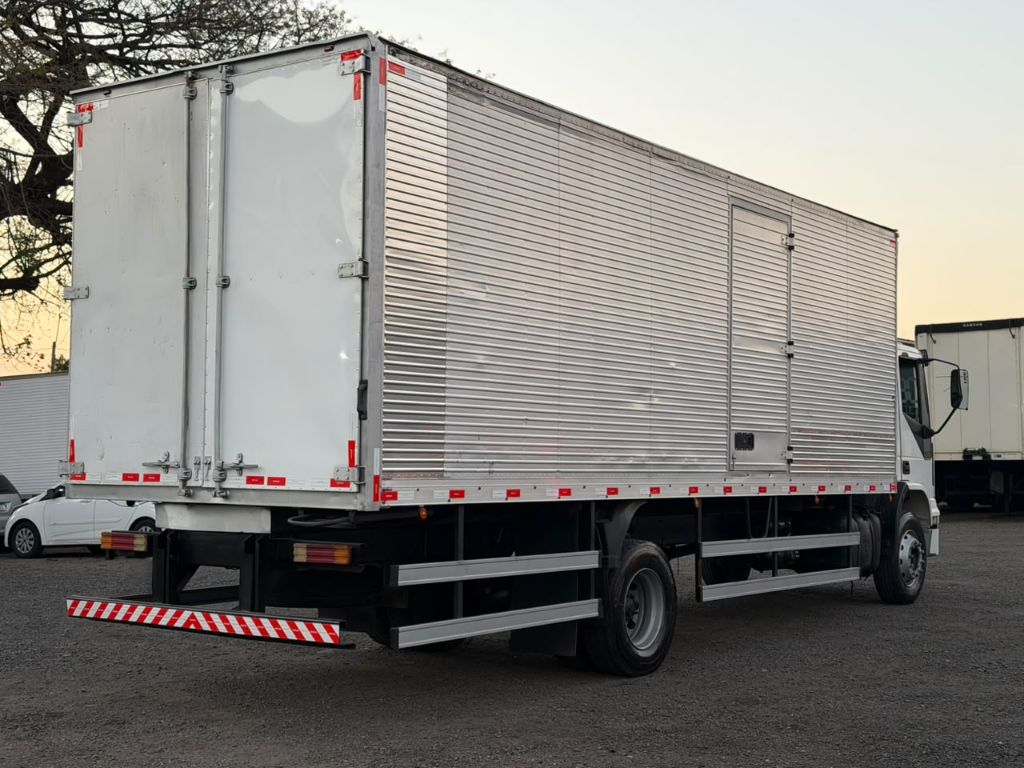 EUROCARGO 170-E22 3-Eixos 2p (diesel) — foto 4
