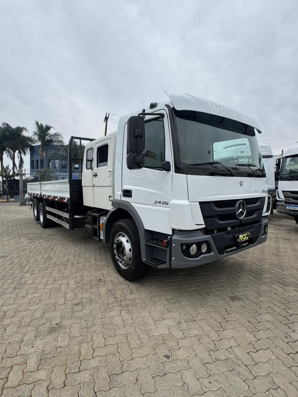 MB ATEGO 2426 - CARROCERIA E CABINE SUPLEMENTAR — foto 3