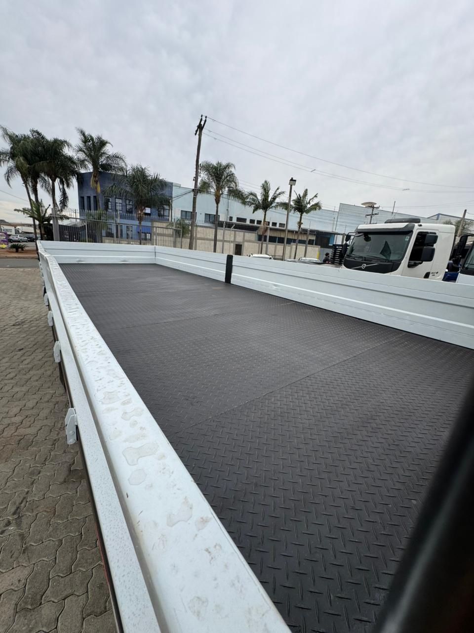 Mb Atego 2426 Carroceira + Cabine Suplementar — foto 5