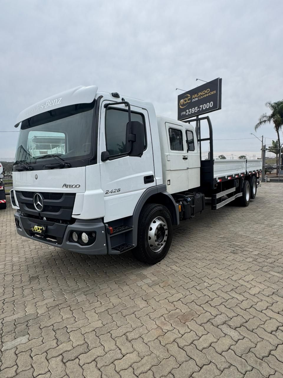Mb Atego 2426 Carroceira + Cabine Suplementar — foto 1