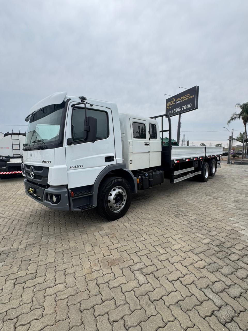 Mb Atego 2426 Carroceira + Cabine Suplementar — foto 7