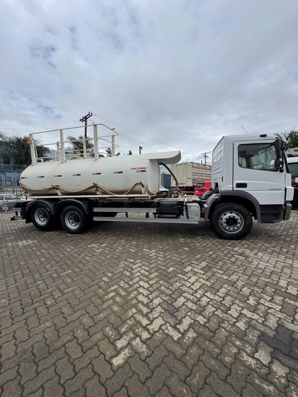 MB ATEGO 2426 - TANQUE PIPA 12.000 LTS — foto 5