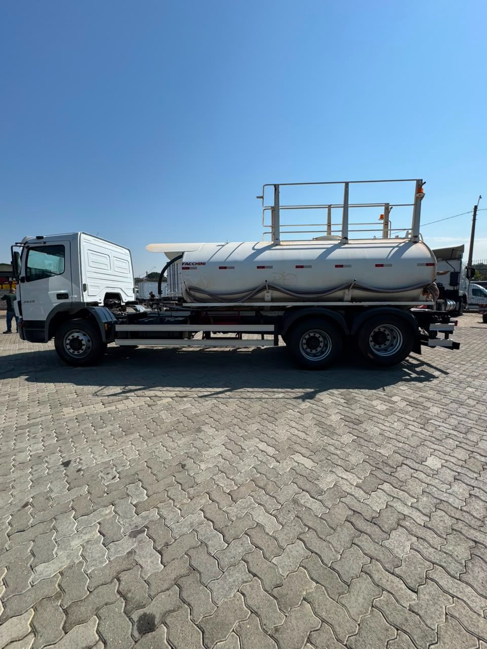 Mb Atego 2426 6x2 2020 Tanque Pipa 12.000 Lts Facchini — foto 4