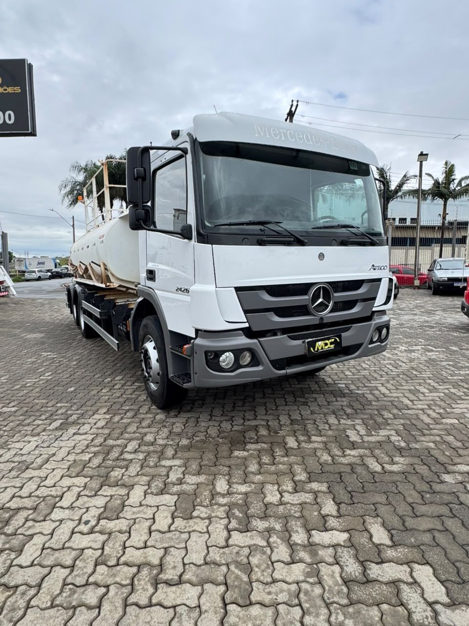 MB ATEGO 2426 6x2 2020- TANQUE PIPA 12.000 LTS — foto 3