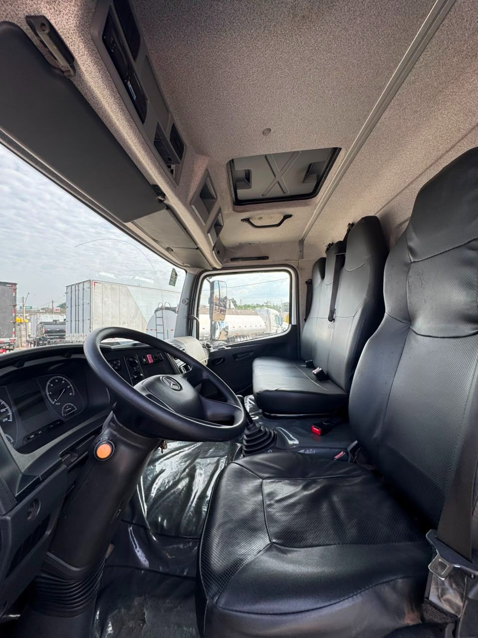 MB ATEGO 1719 4X2 2020 COMBOIO TANQUE ABASTECEDOR — foto 9