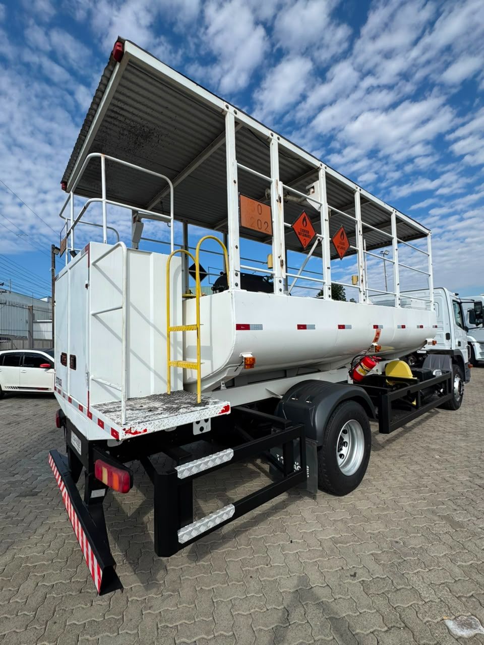 MB ATEGO 1719 4X2 2020 COMBOIO TANQUE ABASTECEDOR — foto 6