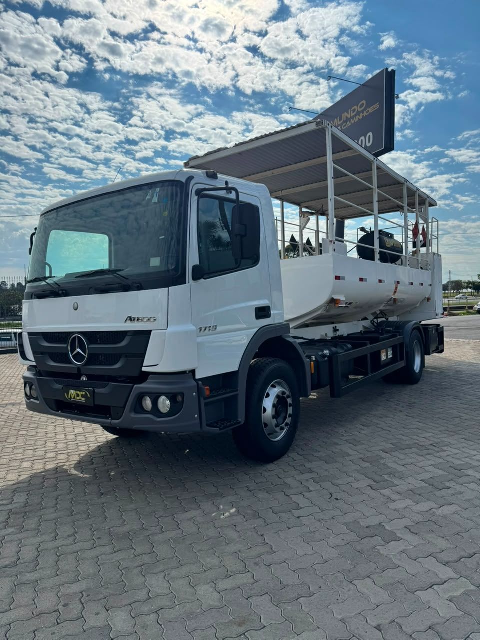 MB ATEGO 1719 4X2 2020 COMBOIO TANQUE ABASTECEDOR — foto 1