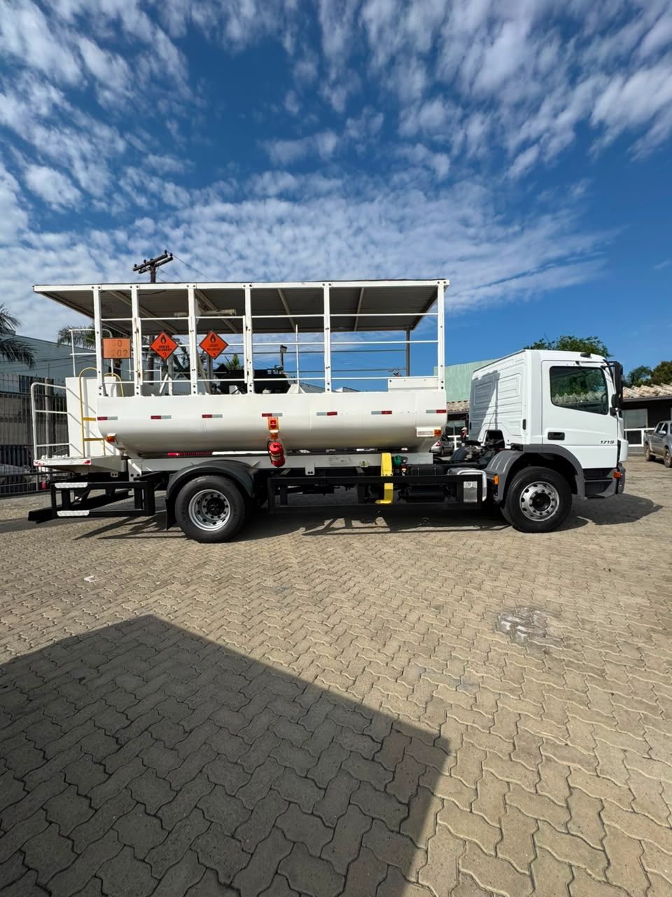 MB ATEGO 1719 4X2 2020 COMBOIO TANQUE ABASTECEDOR — foto 4