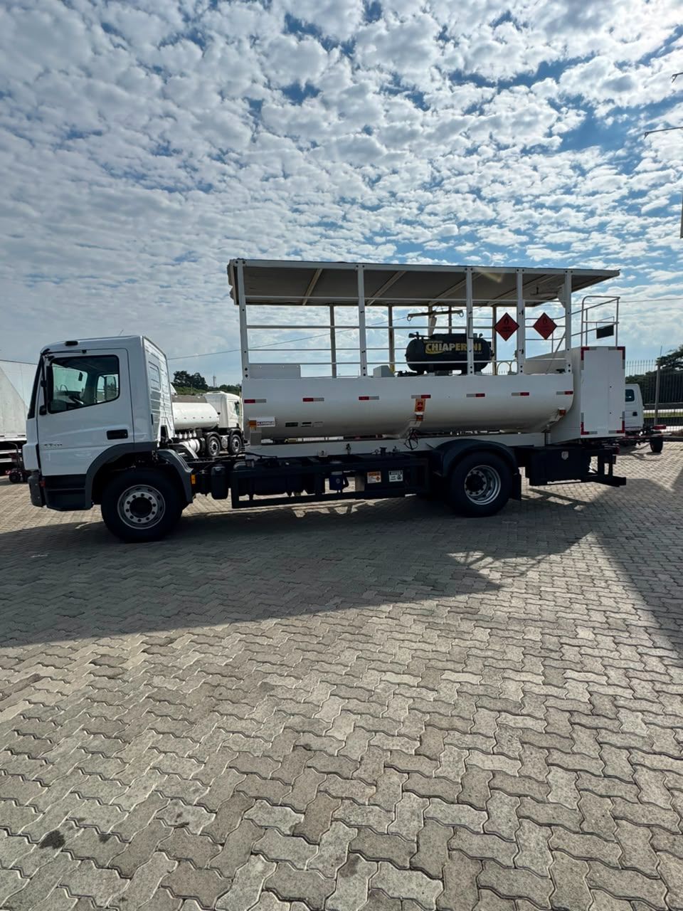 MB ATEGO 1719 4X2 2020 COMBOIO TANQUE ABASTECEDOR — foto 5