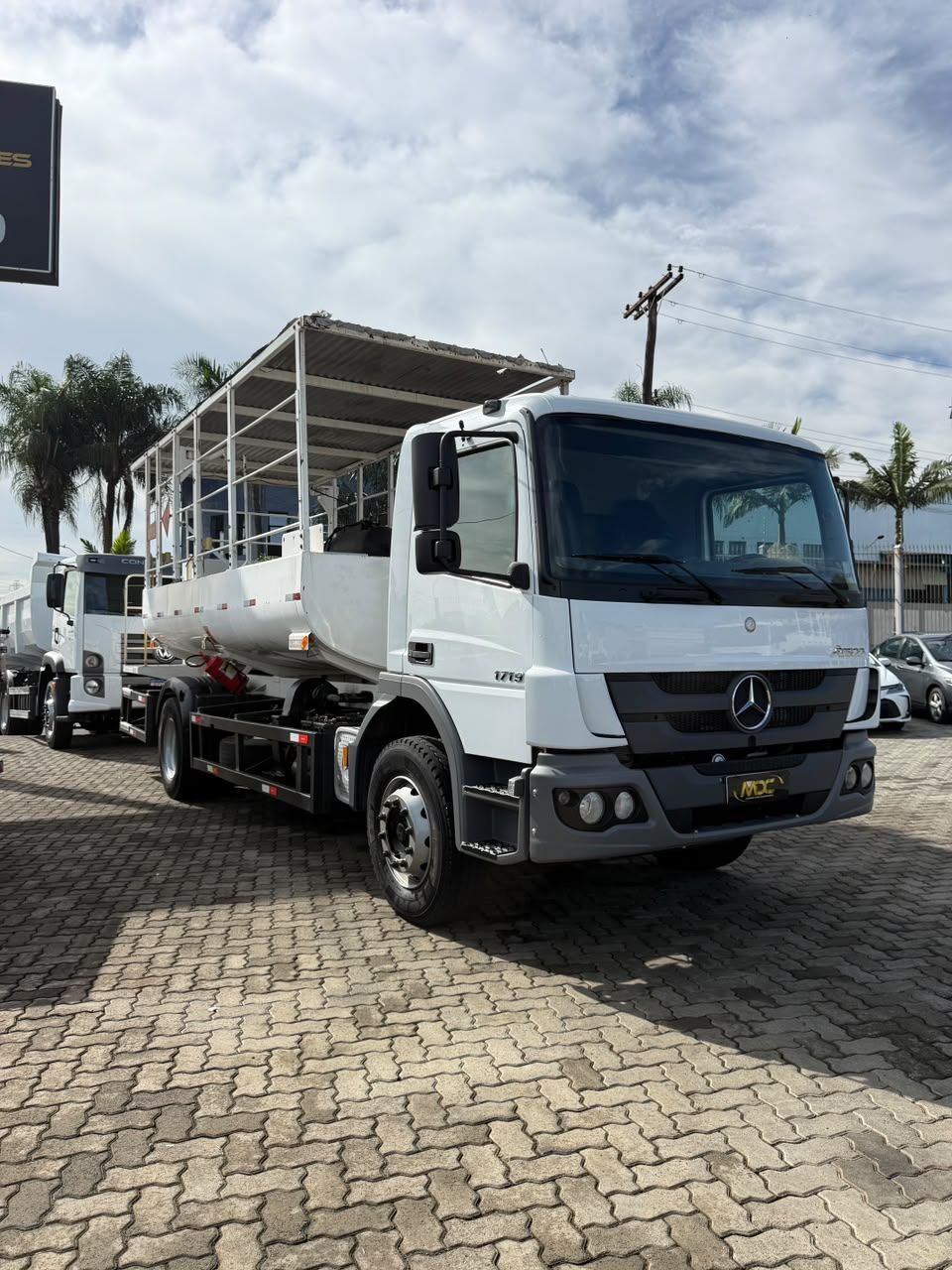 MB ATEGO 1719 4X2 2020 - COMBOIO TANQUE ABASTECEDOR — foto 4