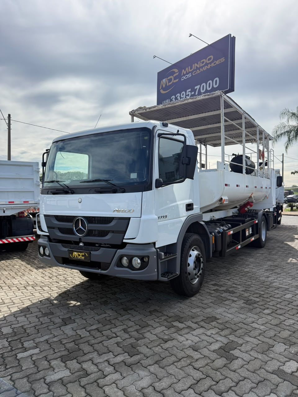 MB ATEGO 1719 4X2 2020 - COMBOIO TANQUE ABASTECEDOR — foto 1