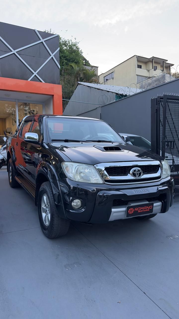 TOYOTA HILUX — foto 2