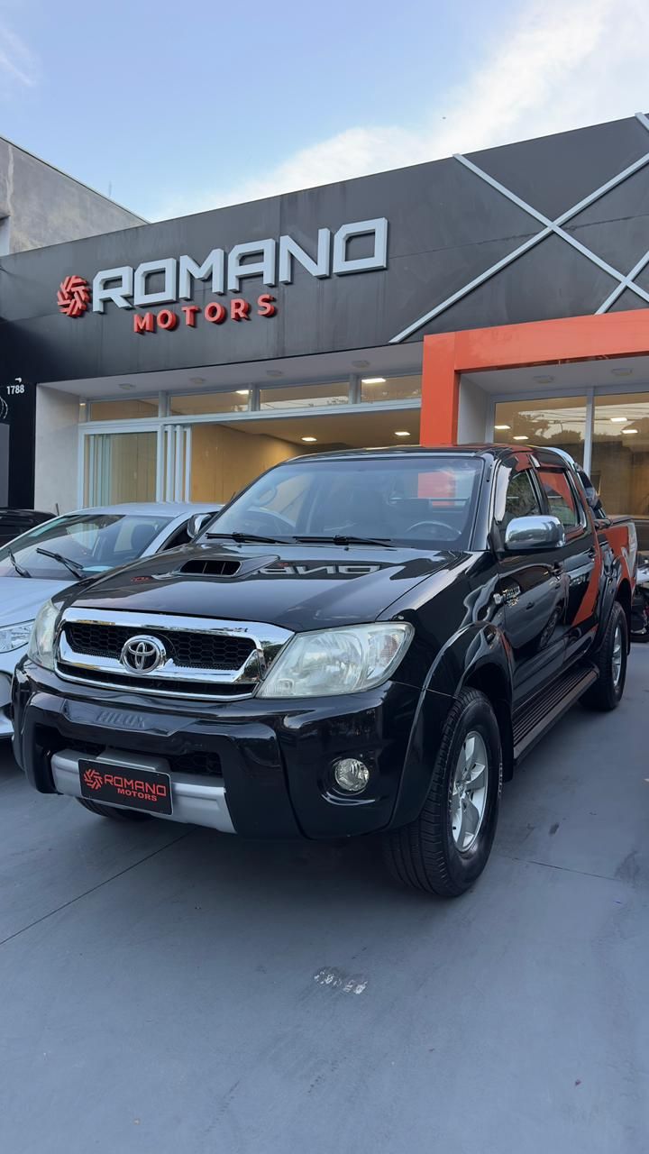 TOYOTA HILUX — foto 1